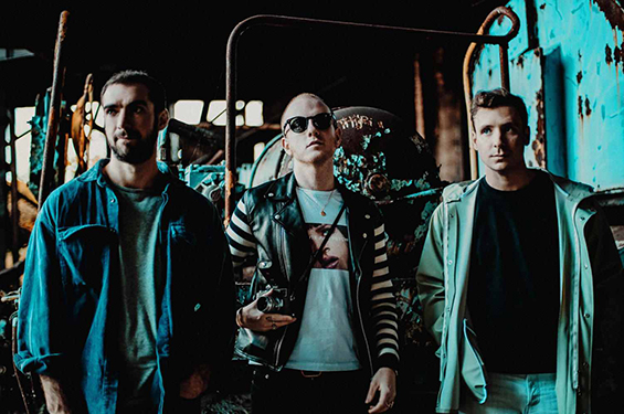 2 DOOR CINEMA CLUB